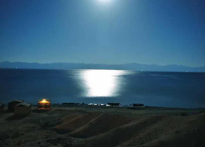 Lodge New Moon Island Camp