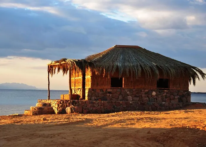 Lodge New Moon Island Camp