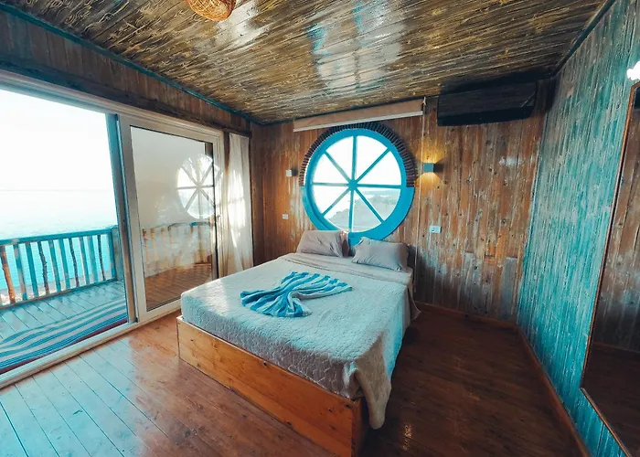 New Moon Island Camp Lodge *