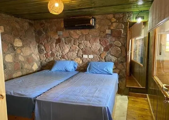 New Moon Island Camp Lodge *